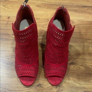 Units Women's Red Peep-Toe Laser-Cut nubuck Booties